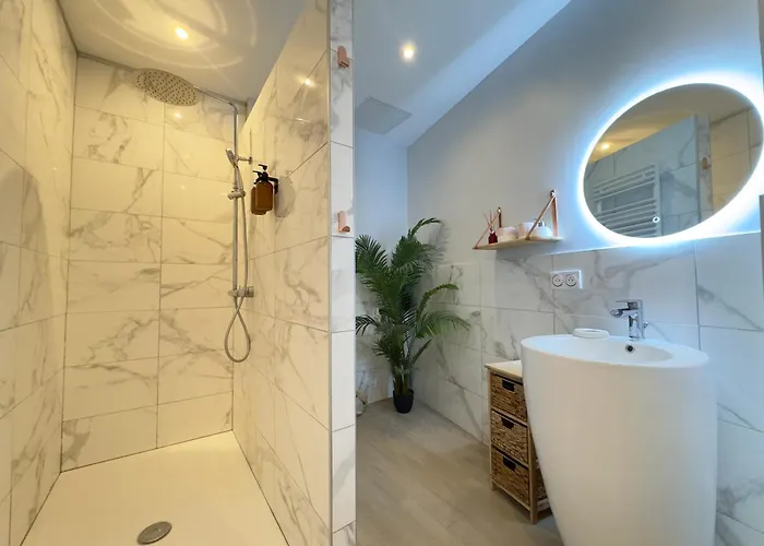 Le Nid De La Chouette By *